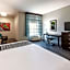 La Quinta Inn & Suites by Wyndham Terre Haute
