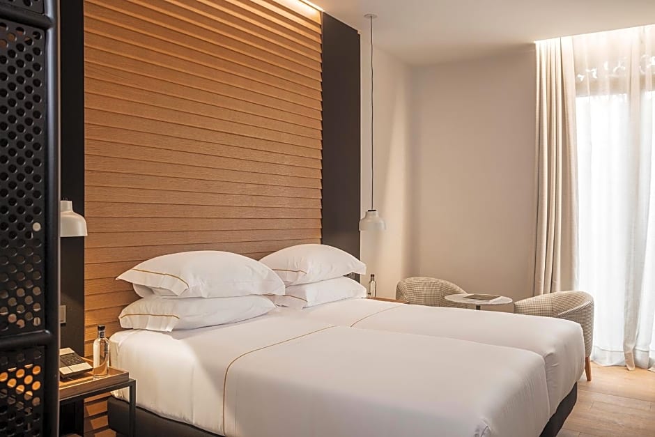 Hotel Advance