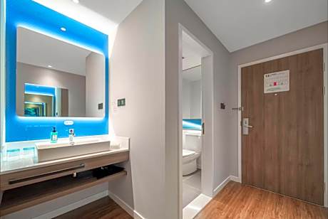 1 King 1 Twin Standard