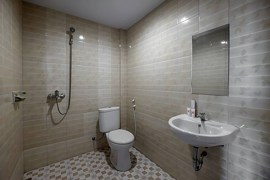 OYO 1633 Hotel Darma Nusantara 3