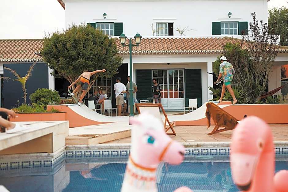 SALT LIPS - Azores Surf Experience