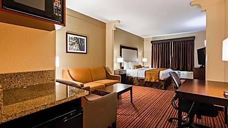 Suite-1 King Bed, Non-Smoking, High Speed Internet Access, Pillowtop Bed, Microwave And Refrigerator
