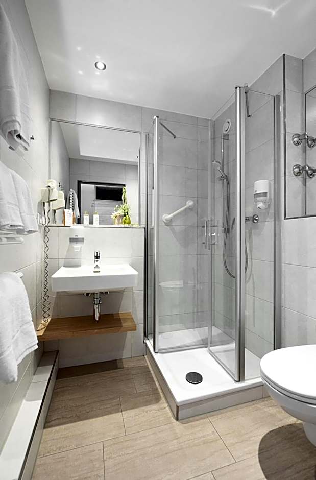 Kurhotel Grüttner mit eigenem Sole Thermal Schwimmbad 32 Grad und Saunalandschaft