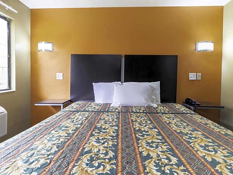 OYO Hotel Lake Charles Hwy 10