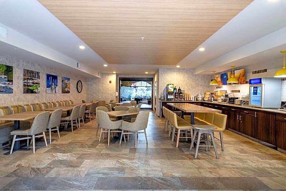 Comfort Suites Golden West on Evergreen Parkway