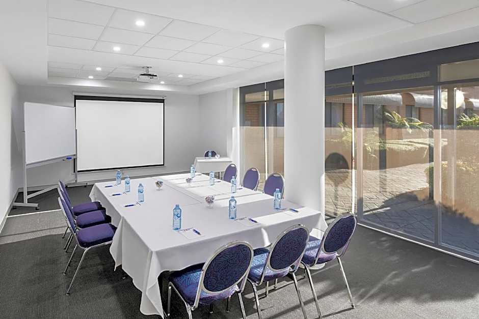 Best Western Plus Garden City Hotel Canberra