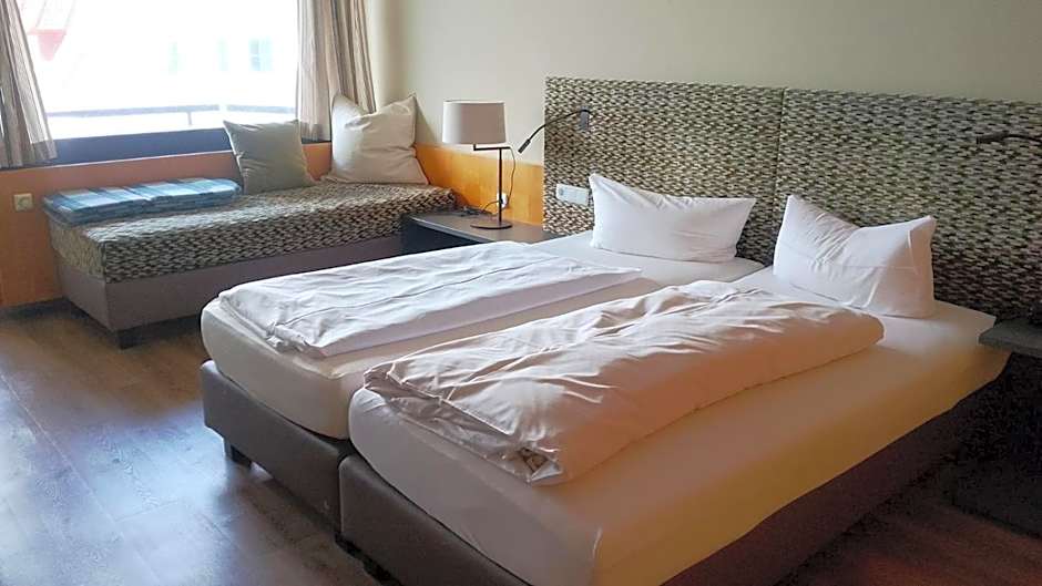 Photo 1 of 5 of Triple Room