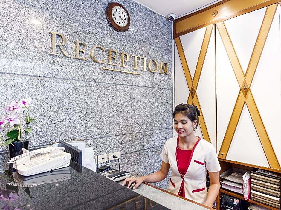 Majestic Suites Hotel