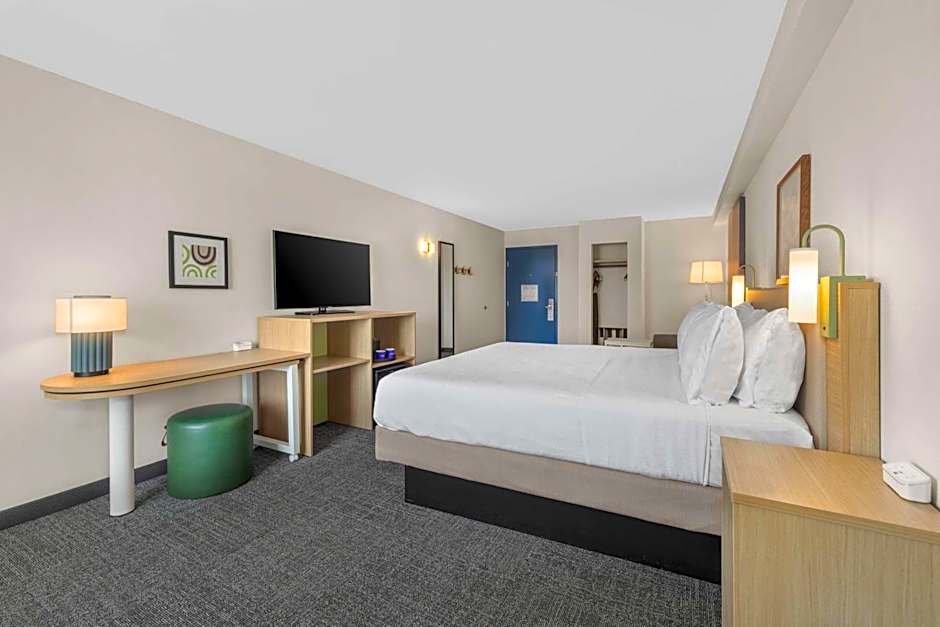 Spark by Hilton Bakersfield Central