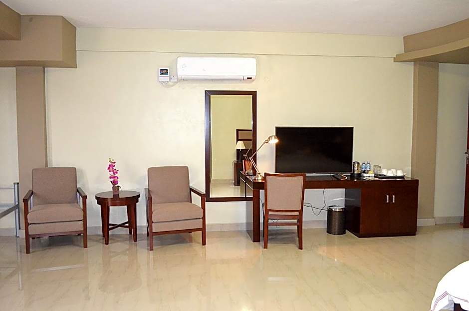 Hillside Plaza Hotel