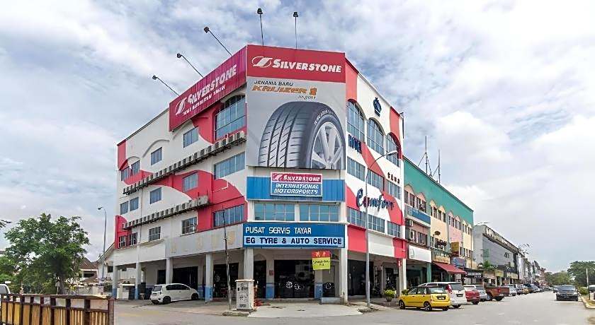 Super OYO 340 Comfort Hotel