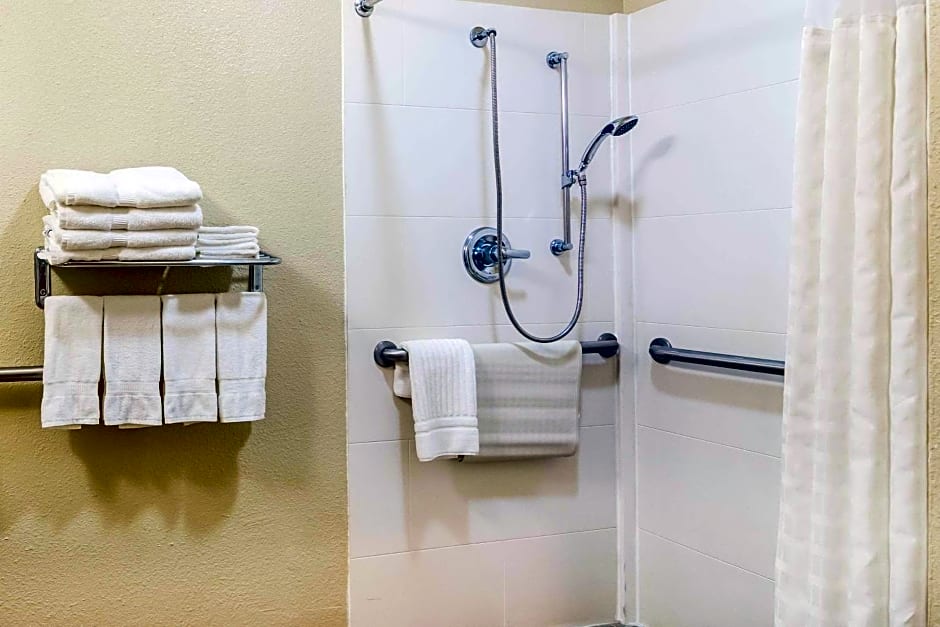 Comfort Suites