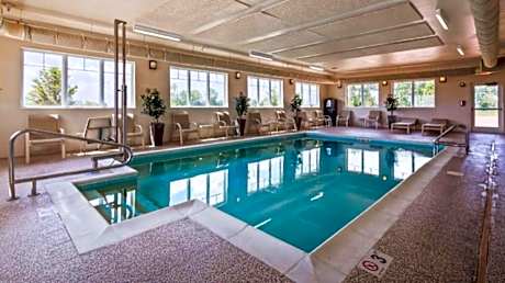 Green Mill Village Hotel & Suites, BW Signature Collection