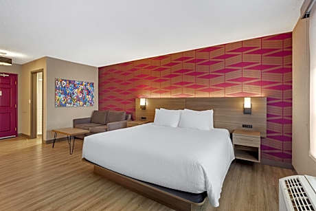 King Room with Sofa Bed and Walk-In Shower - Non-Smoking