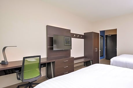 2 Queen Beds Standard
