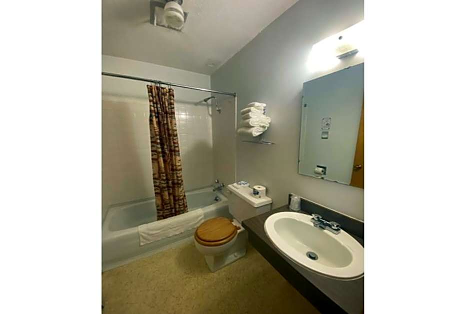 Love Hotels Voyageur by OYO at International Falls MN