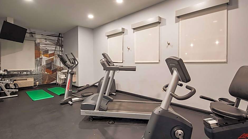 Best Western Plus New Cumberland Inn & Suites