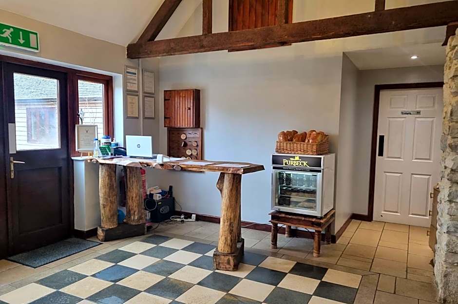 Kingston Country Courtyard