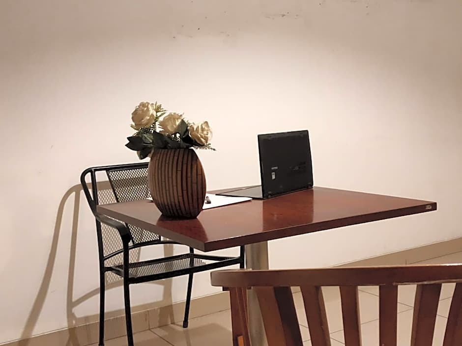 OYO 90809 Homestay Black Pink Merah Jambu Syariah