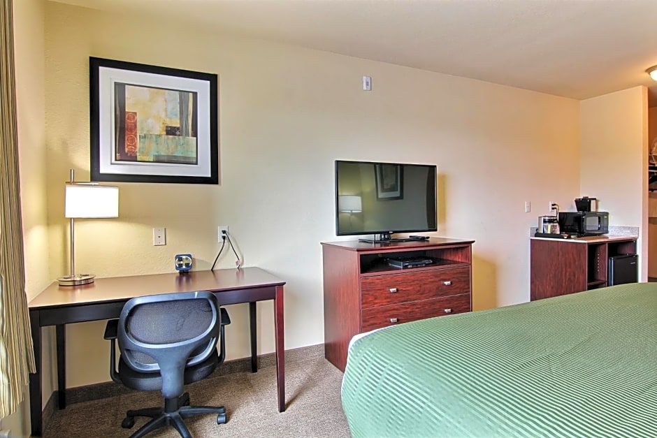 Cobblestone Hotel and Suites - Crookston