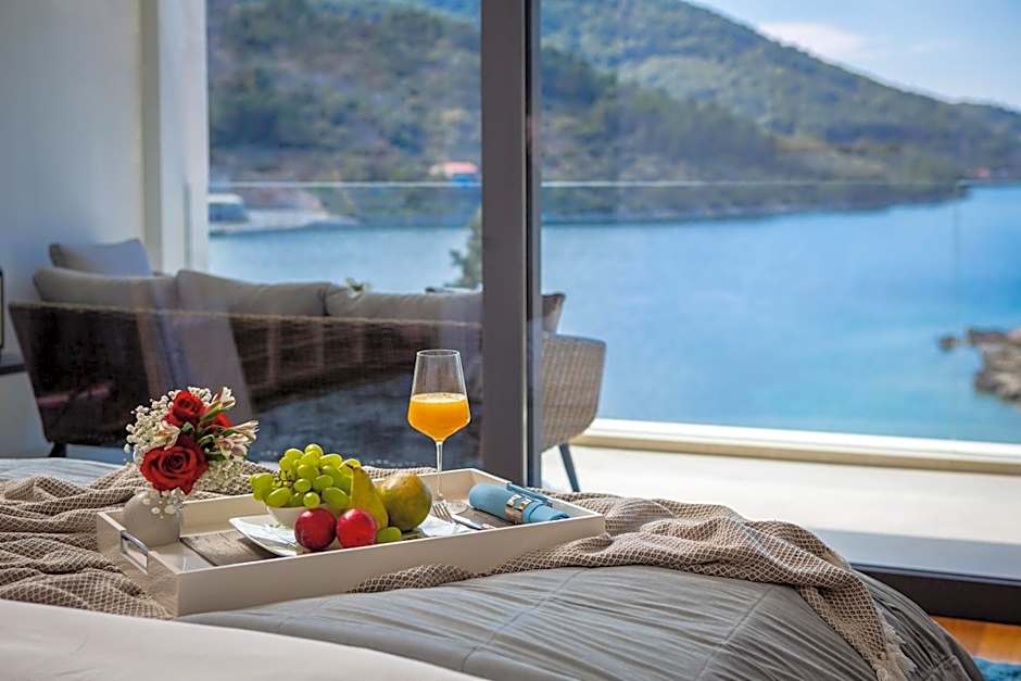 Beachfront Villa Grain of Salt with Pool