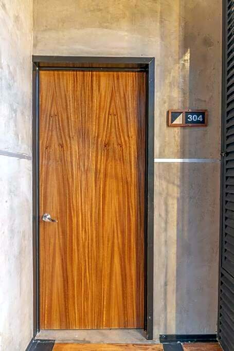 L304 Studio apt 2Bdrm 1bath Fits 6 AC Rooftop
