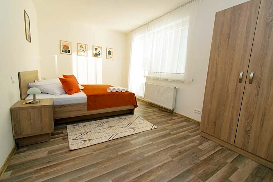 Solid Gold Garni Hotel