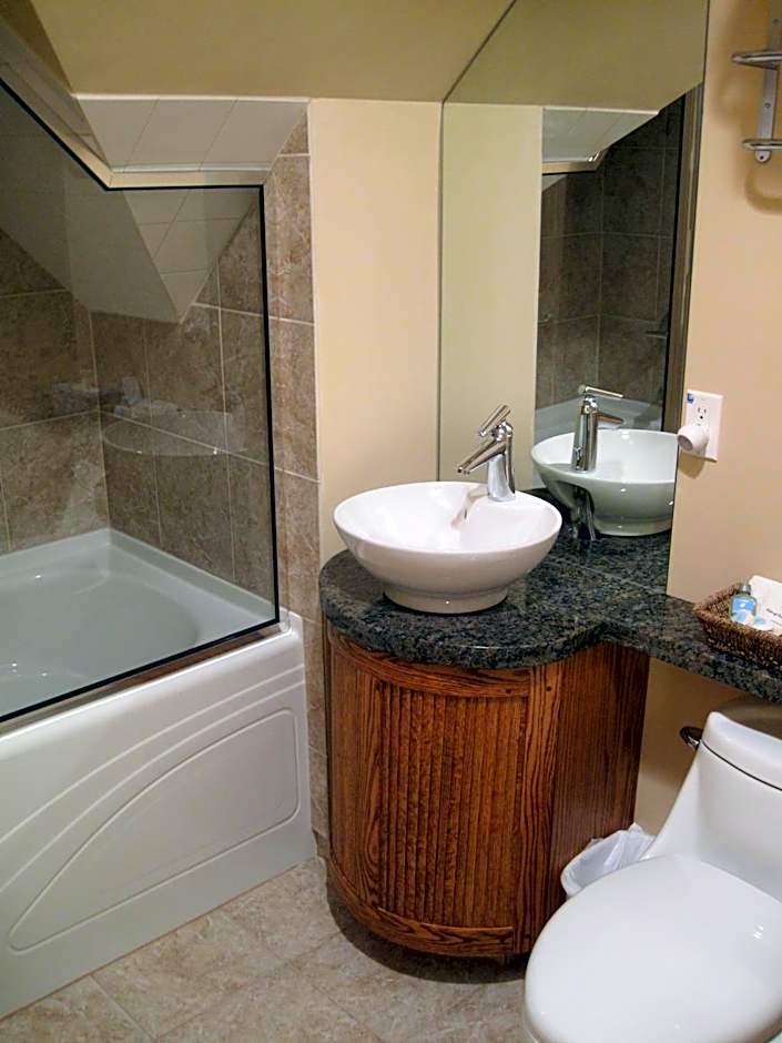 Genelle House B&B Guest House