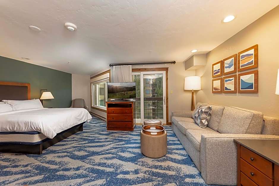 NEW! Marriott Slope View Ski & Summer Luxury Studio Sleeps 4 Full kitchen, Amenities & Paid Parking