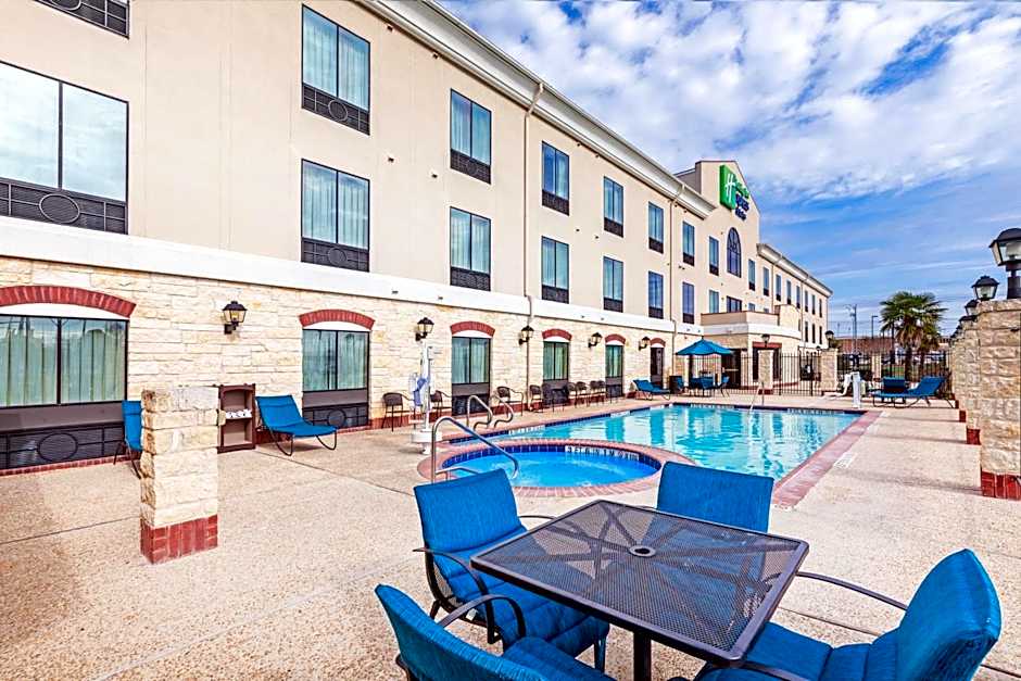 Holiday Inn Express Hotel & Suites Floresville By IHG