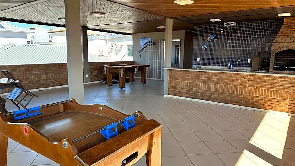 Spacious house for up to 19 people, 5 minutes from the beach.