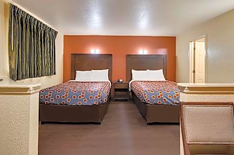 2 Queen Beds Smoking Accessible