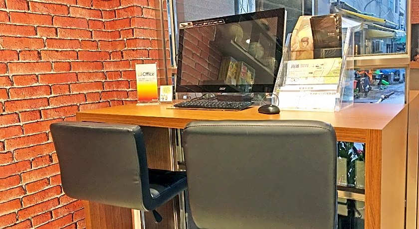 La Hotel-Baseball Theme Hall