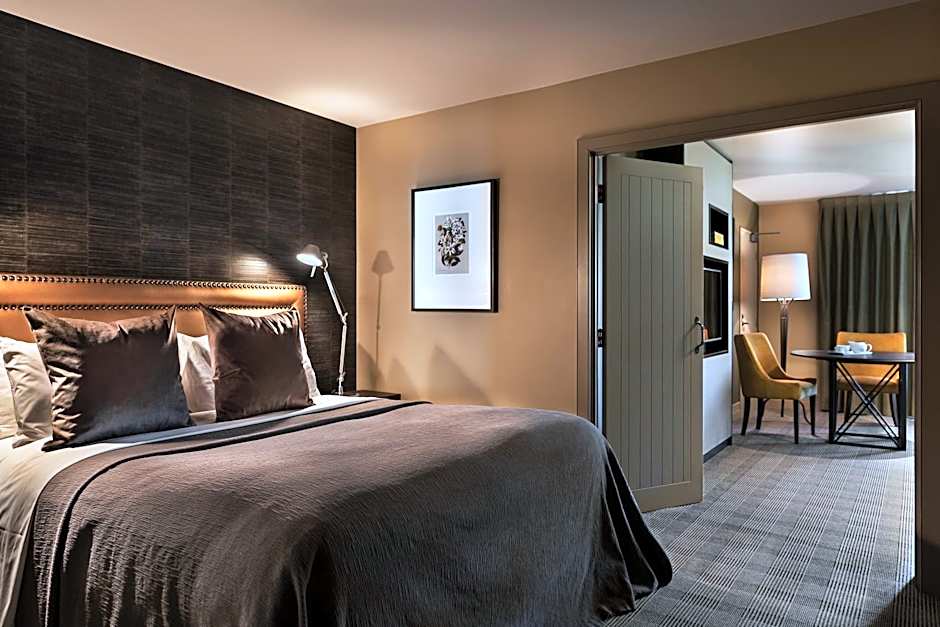 Photo 1 of 13 of 1 Bedroom 1 King Bed Suite, Lake View