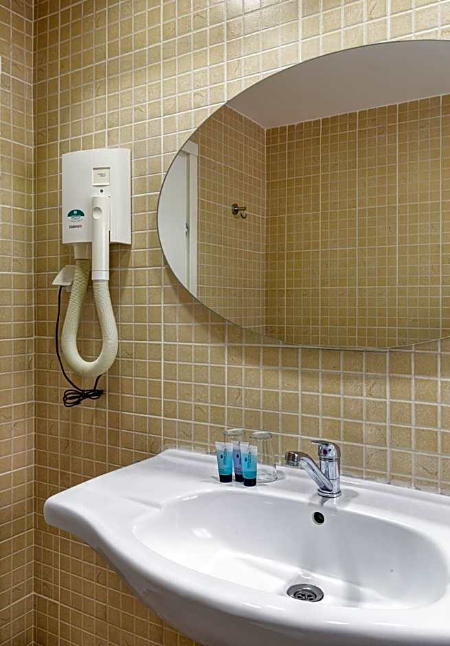 Mizpe Yam Boutique Hotel