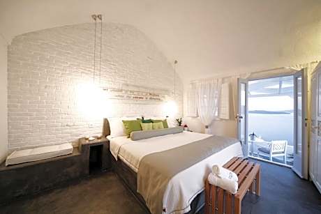 Junior Suite with Caldera View
