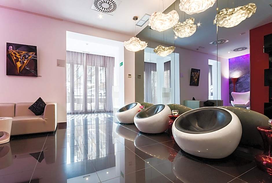 Paseo de Gracia Hotel, Sonder