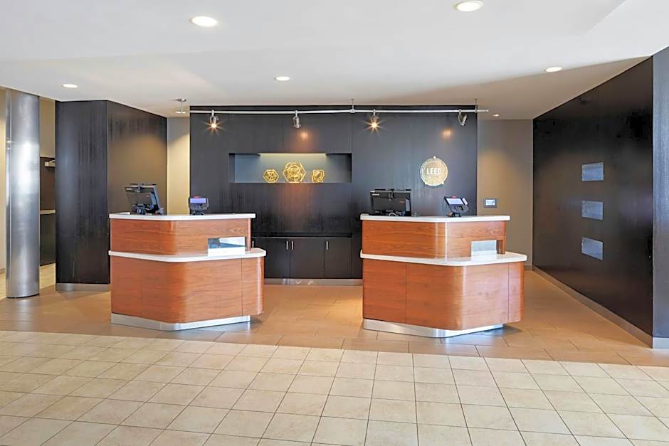 Courtyard by Marriott Long Beach Airport