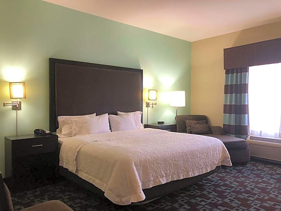 Hampton Inn By Hilton And Suites Nashville At Opryland