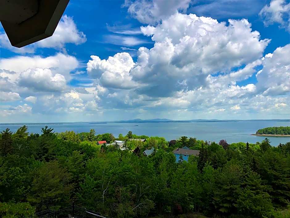 Atlantic Eyrie Lodge
