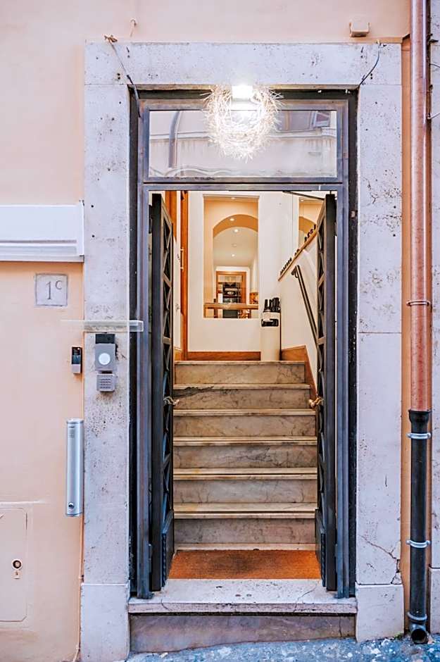 Albergo Delle Regioni, Barberini - Fontana di Trevi