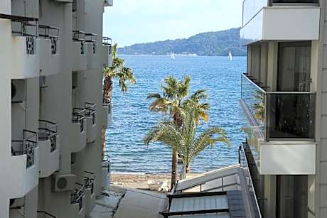 Double or Twin Room with Partial Sea View