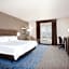 Holiday Inn Express & Suites Manhattan By IHG