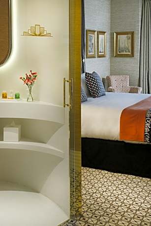 Junior Suite King Size Bed