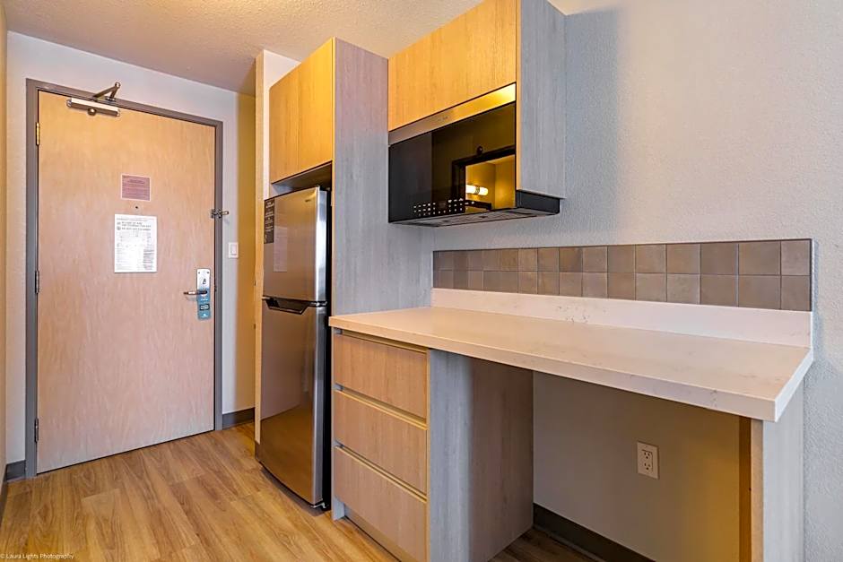 Home Inn and Suites Lloydminster