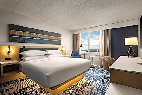 International, 1 Bedroom Suite, 1 King, Sofa bed, Water view