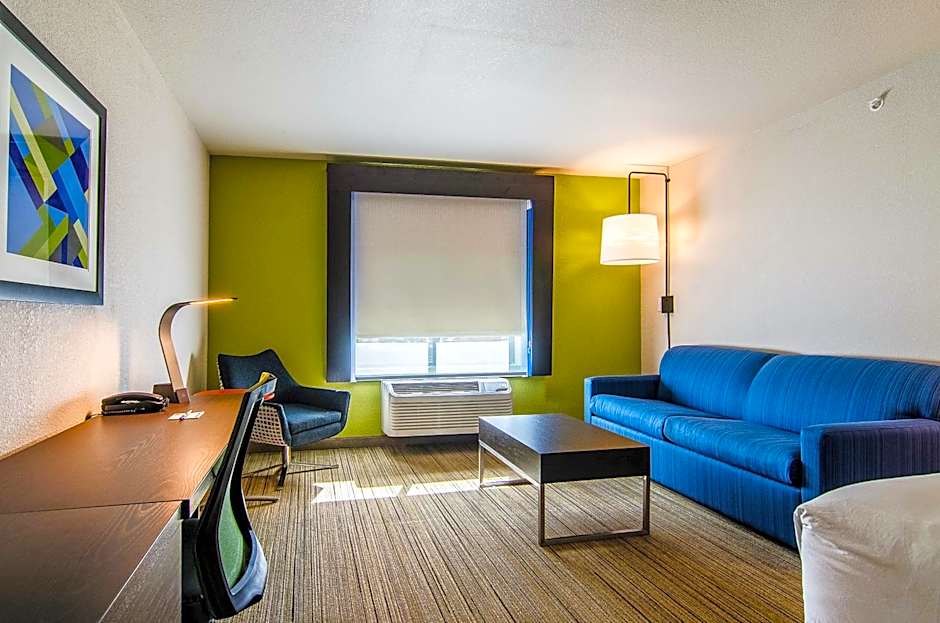 Holiday Inn Express & Suites - Atchison By IHG