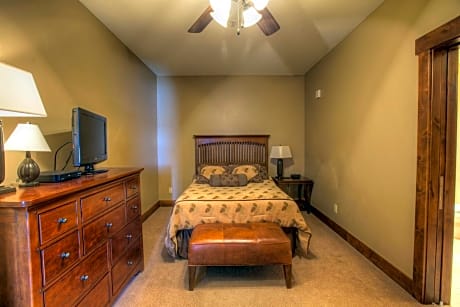 Luxury Three-Bedroom Apartment
