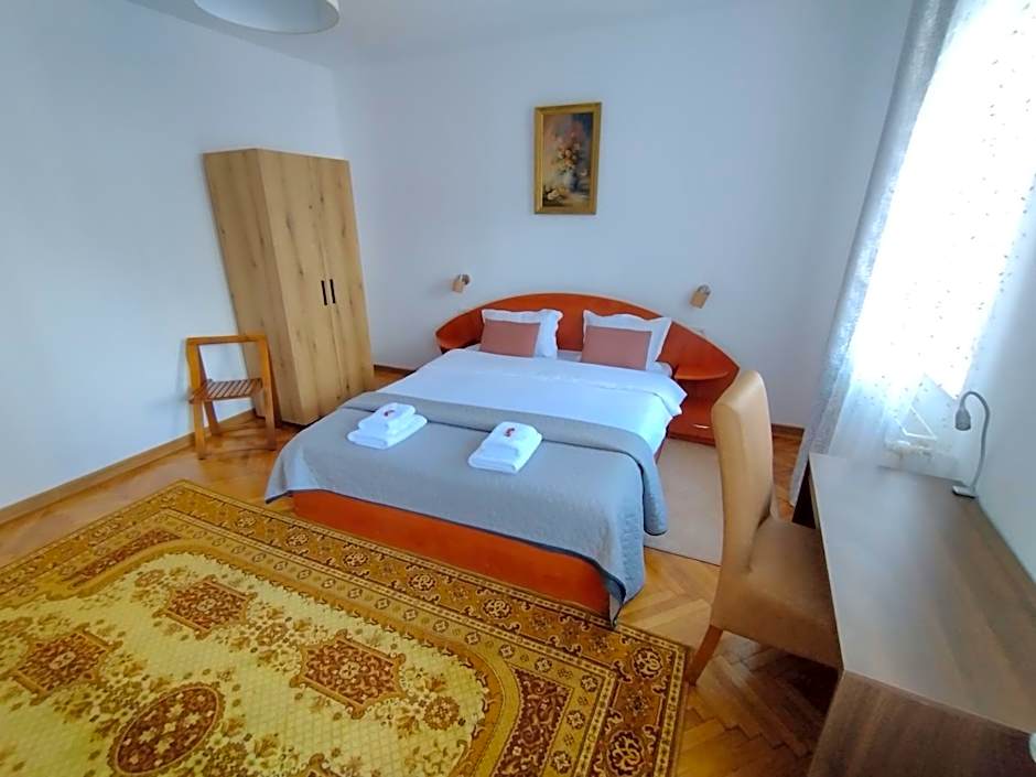 FRIENDS Studios - Central Station - Self check-in