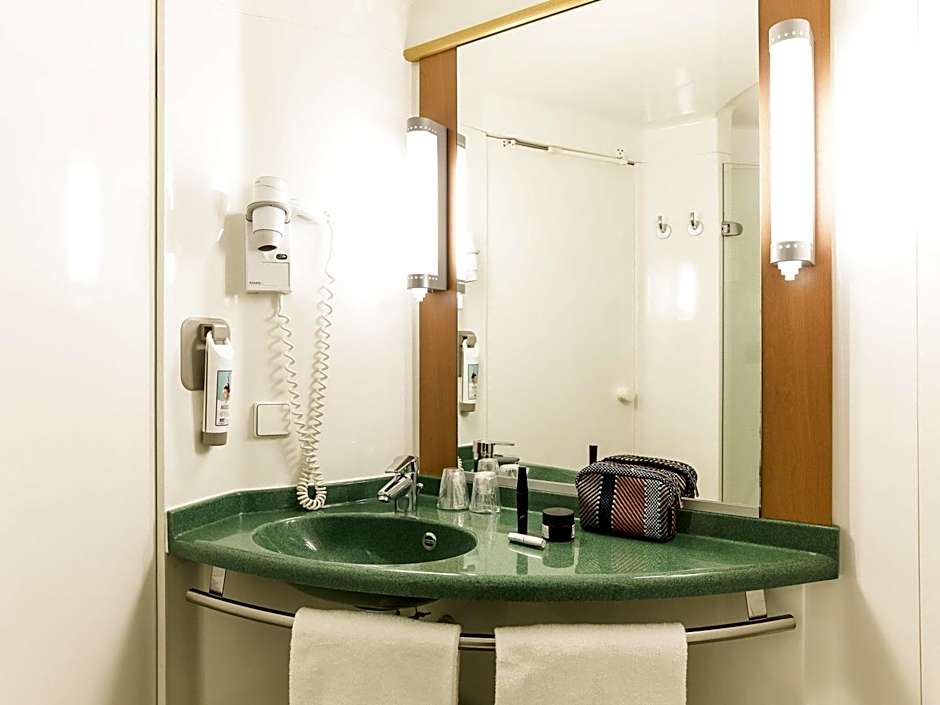 ibis Valencia Bonaire Airport Hotel